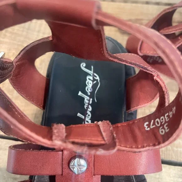 Free People Hadley Hammered Stud Sandals NEW Size 39 (US 9) - Picture 5 of 9